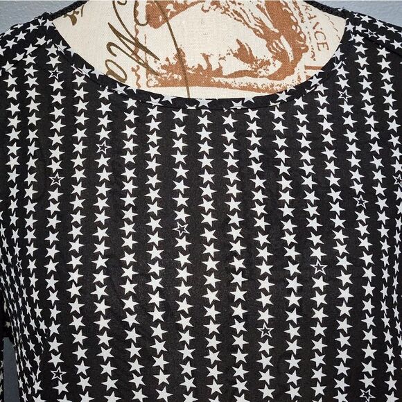 🔥H&M black dress with tiny stars. So pretty. EUC, Oversized size 6. - Picture 4 of 9